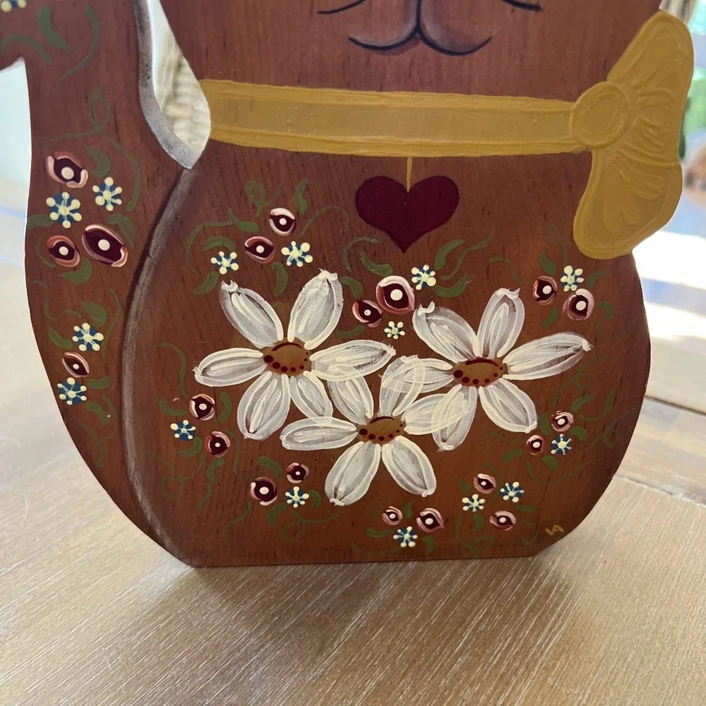 VTG Folk Art Hand Painted Wooden Sitting Cat Floral Flower Heart 8.5